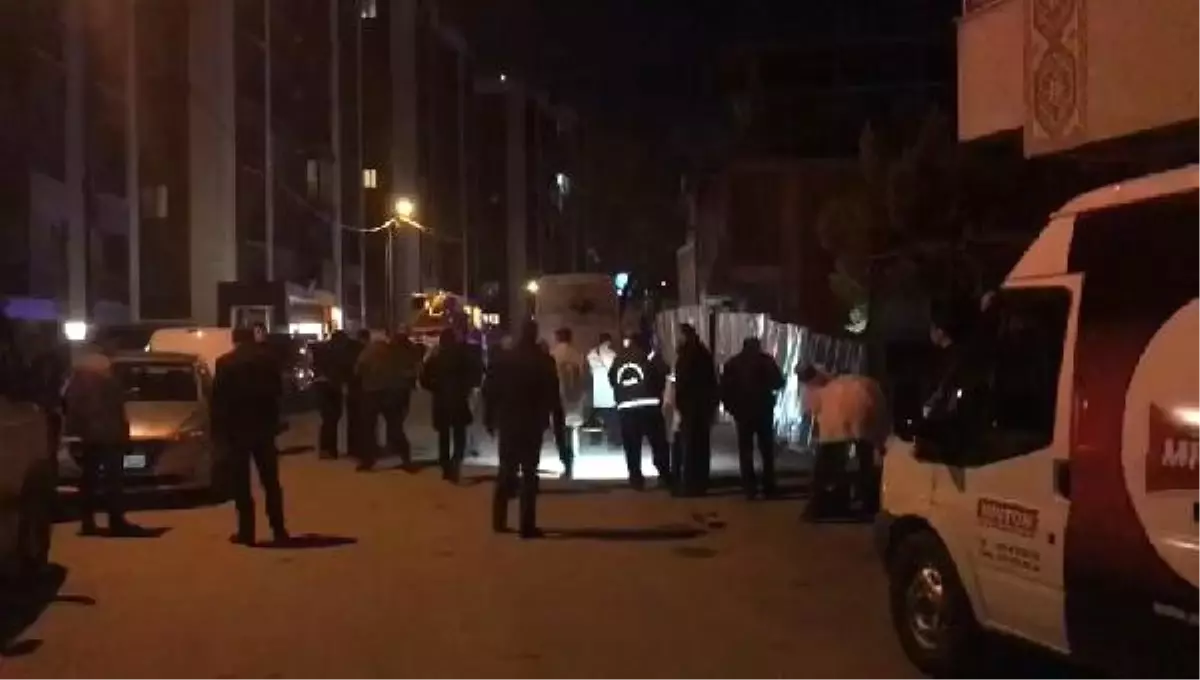 Ataşehir\'de Polis Soyguncularla Çatıştı; 1 Soyguncu Ölürken 1 Polis Yaralı (2)