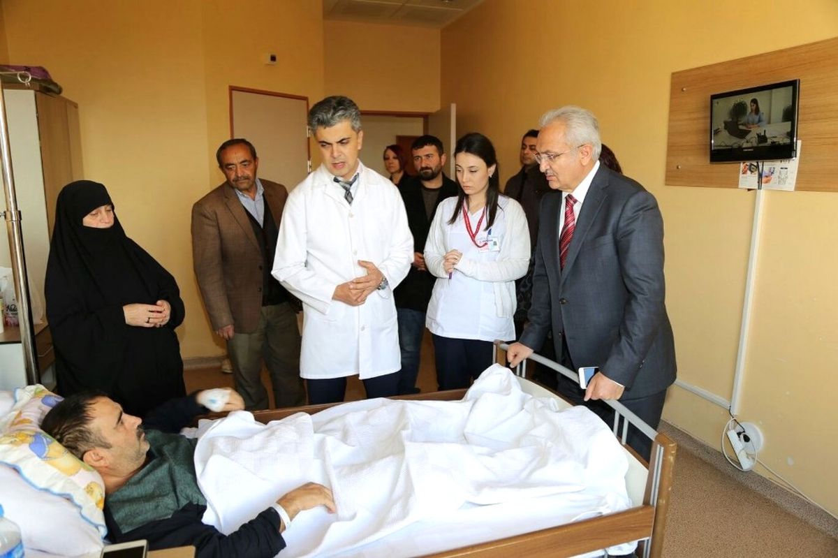 Başkan Başsoy\'dan Mevlit Kandilinde Hastahane Ziyareti