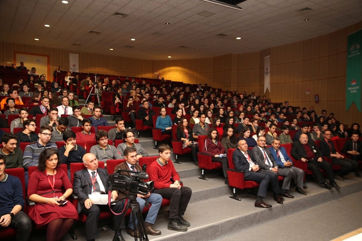Büyükkılıç, \'Kariyer Günleri\'nde Öğrencilerle Buluştu