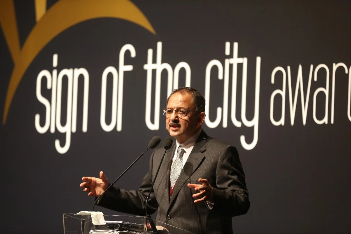 Çevre ve Şehircilik Bakanı Mehmet Özhaseki İstanbul\'da