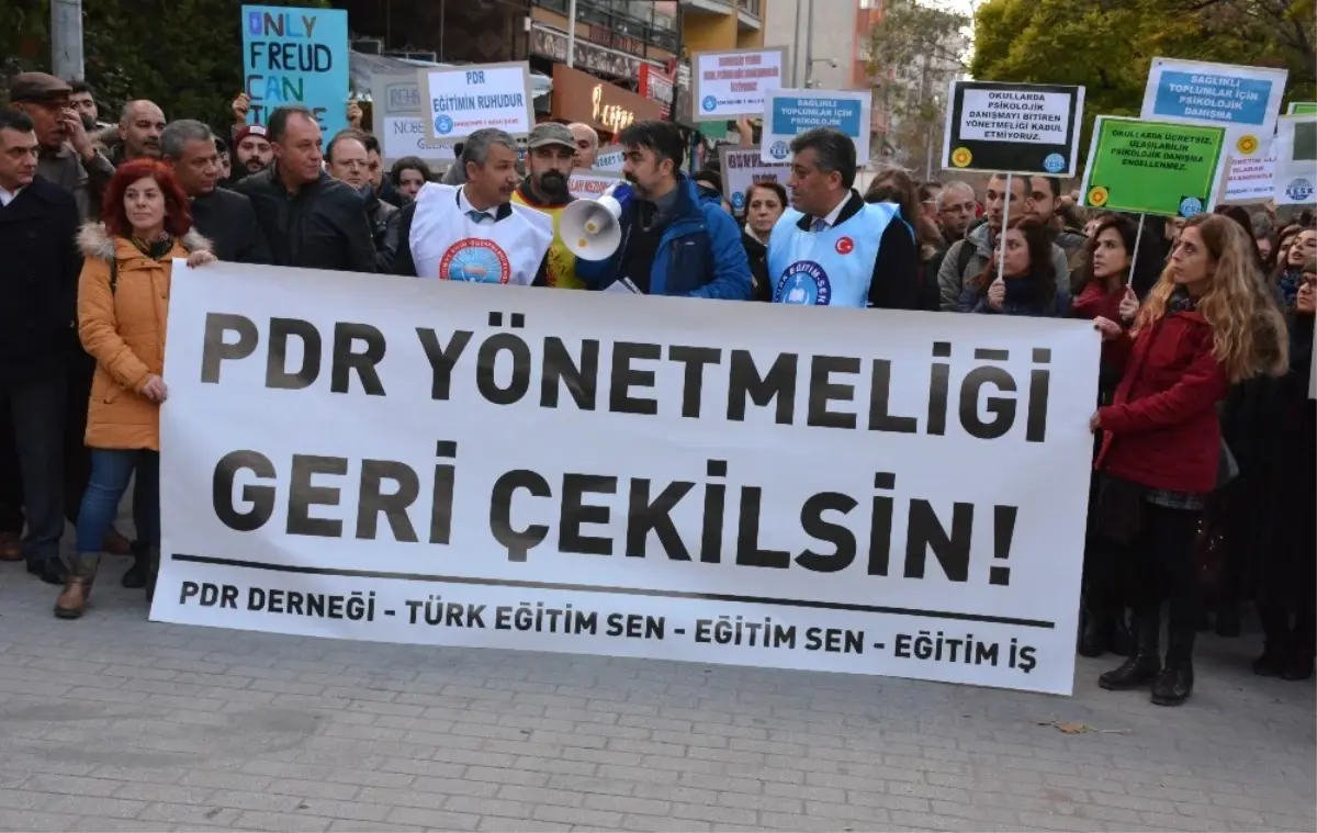 Değişen Rehberlik Hizmetleri Yönetmeliği\'ne Protesto