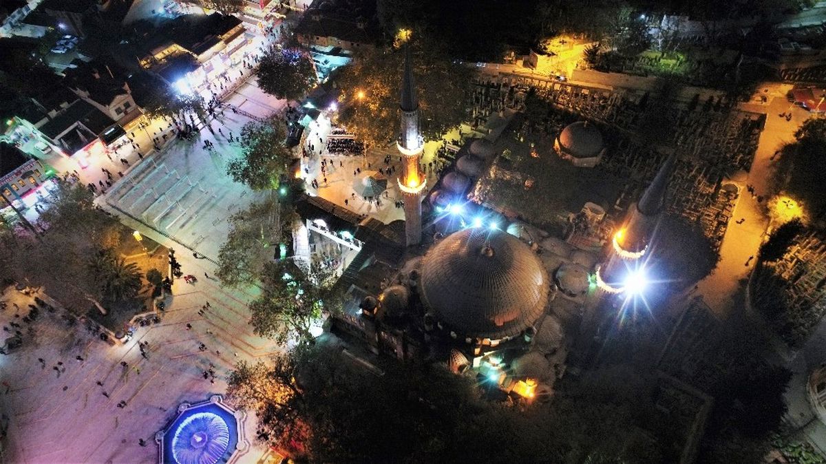 Eyüp Sultan\'da Mevlit Kandili Coşkusu Havadan Görüntülendi