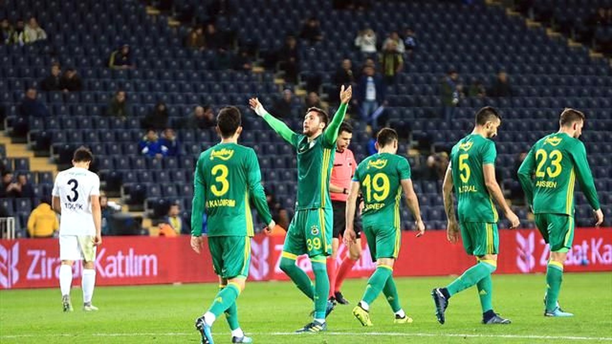 Fenerbahçe, Adana Demirspor\'u Farklı Geçti