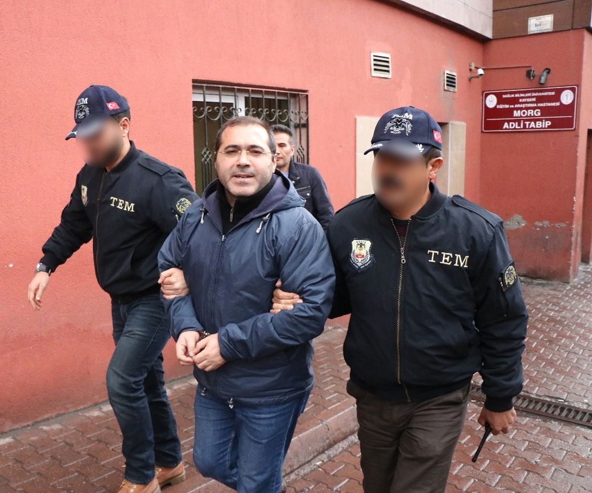 Fetö\'den Aranan Eski Emniyet Müdürü Kovalamaca Sonucu Yakalandı