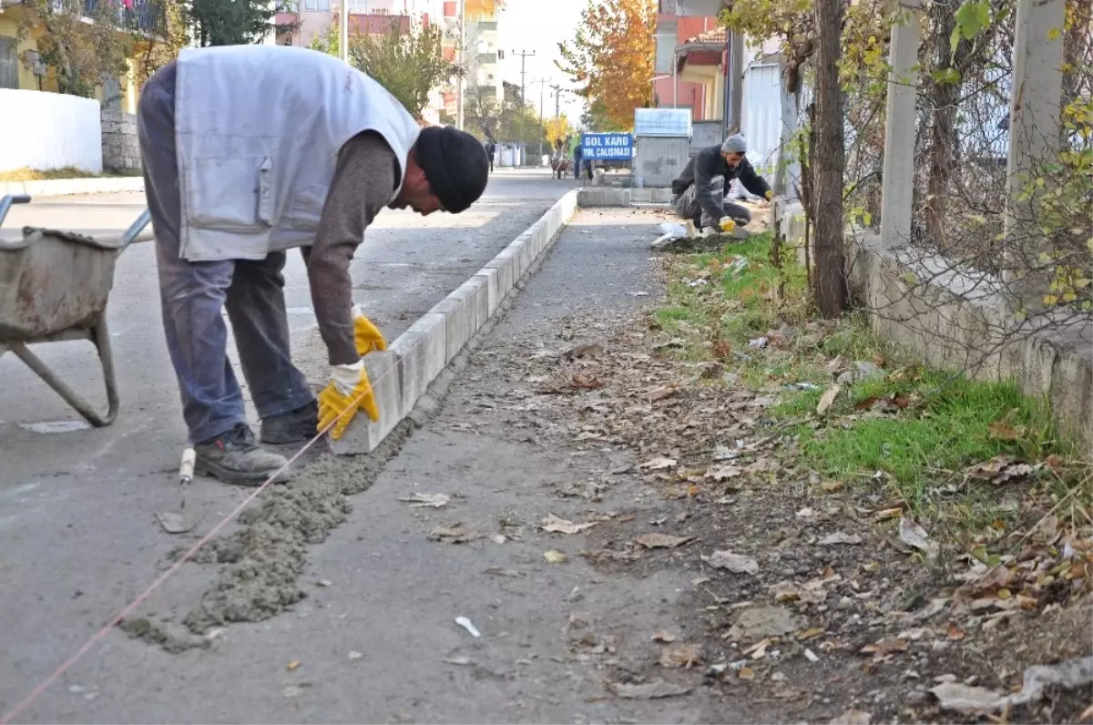 Gölbaşı\'nda Kaldırım Çalışması