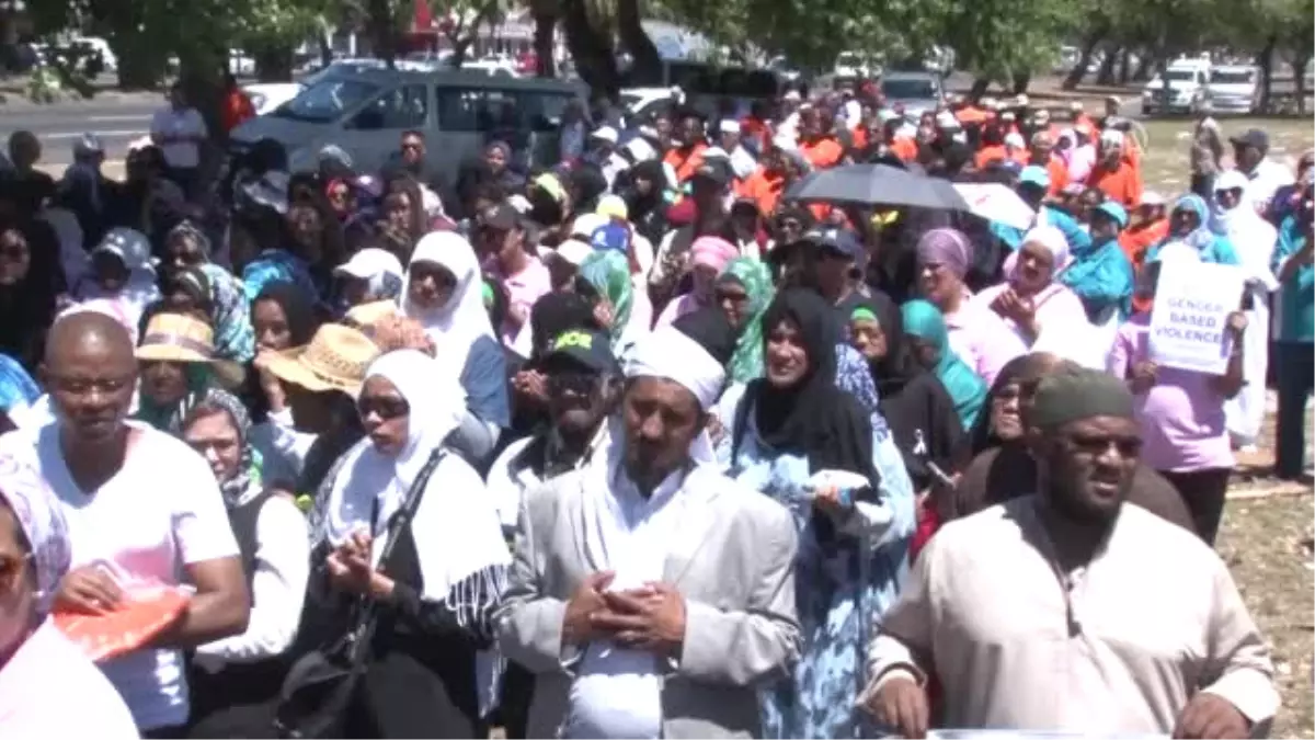 Güney Afrika\'da Kadın ve Çocuklara Yönelik Şiddet Protesto Edildi - Cape