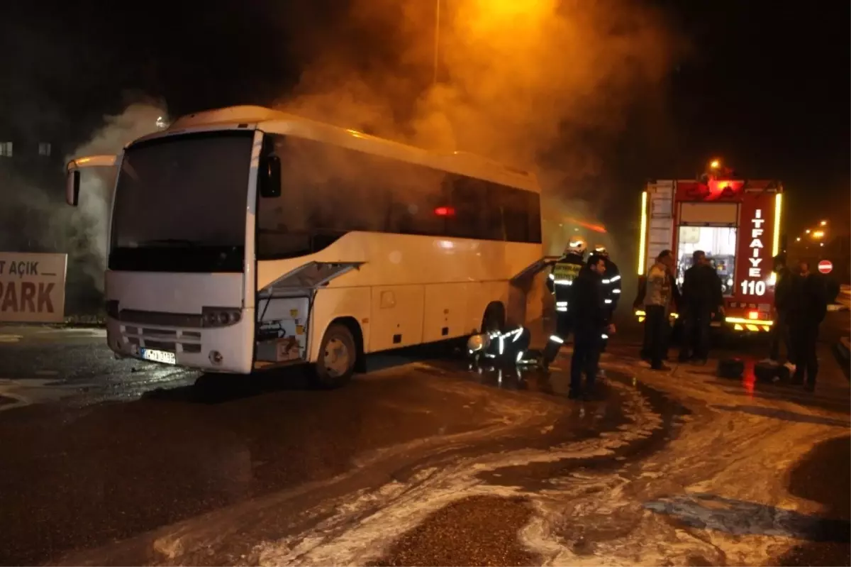 İşçileri Taşıyan Otobüs Alev Aldı