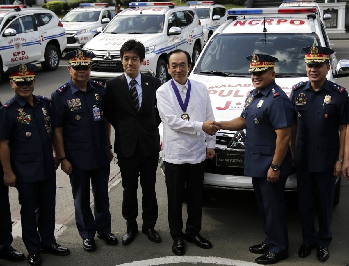 Japonya\'dan Filipinler\'e 100 Polis Aracı