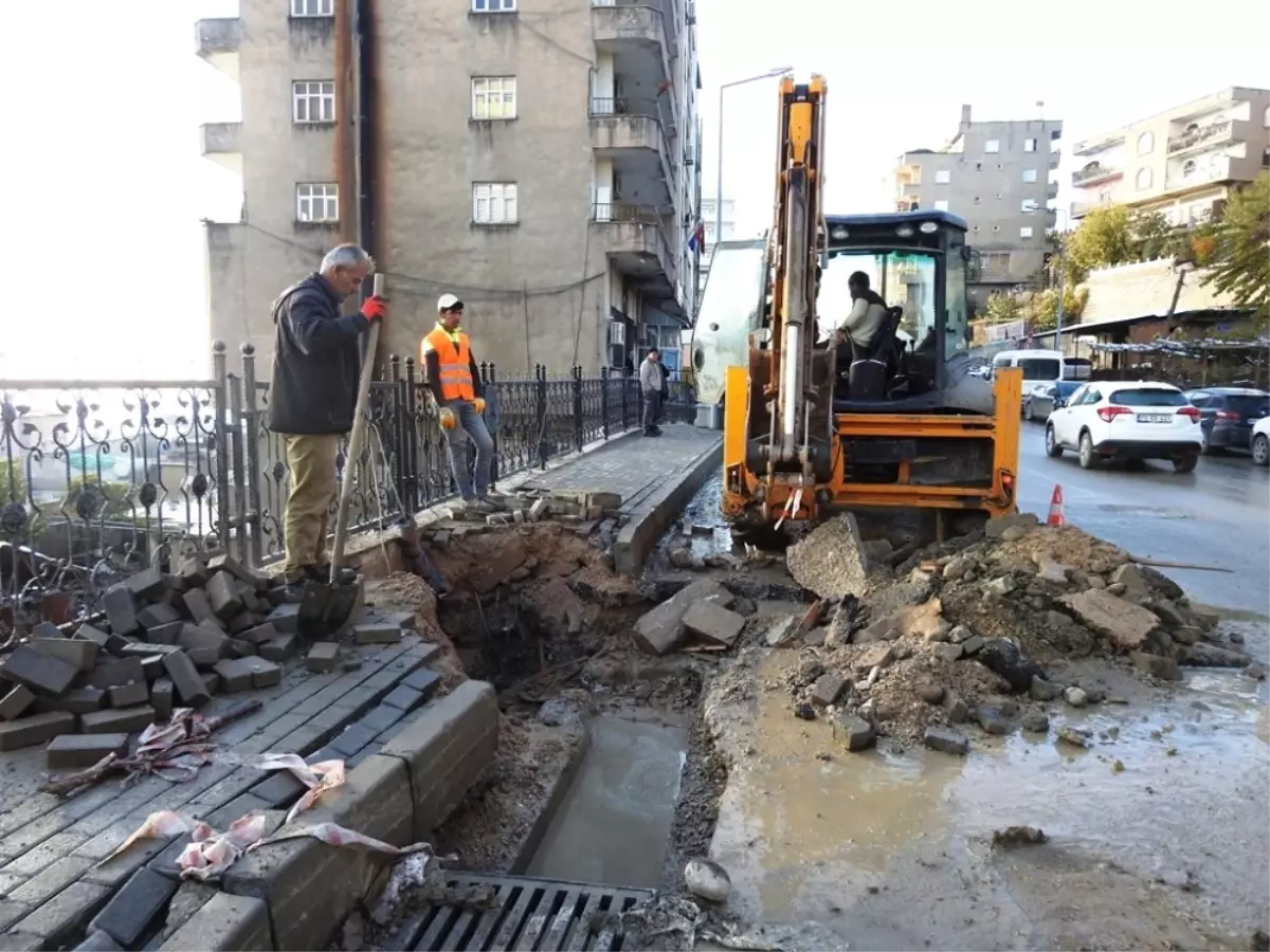 Kış Hazırlıkları Kapsamında Yağmur Suyu Drenaj Hatları Kuruluyor