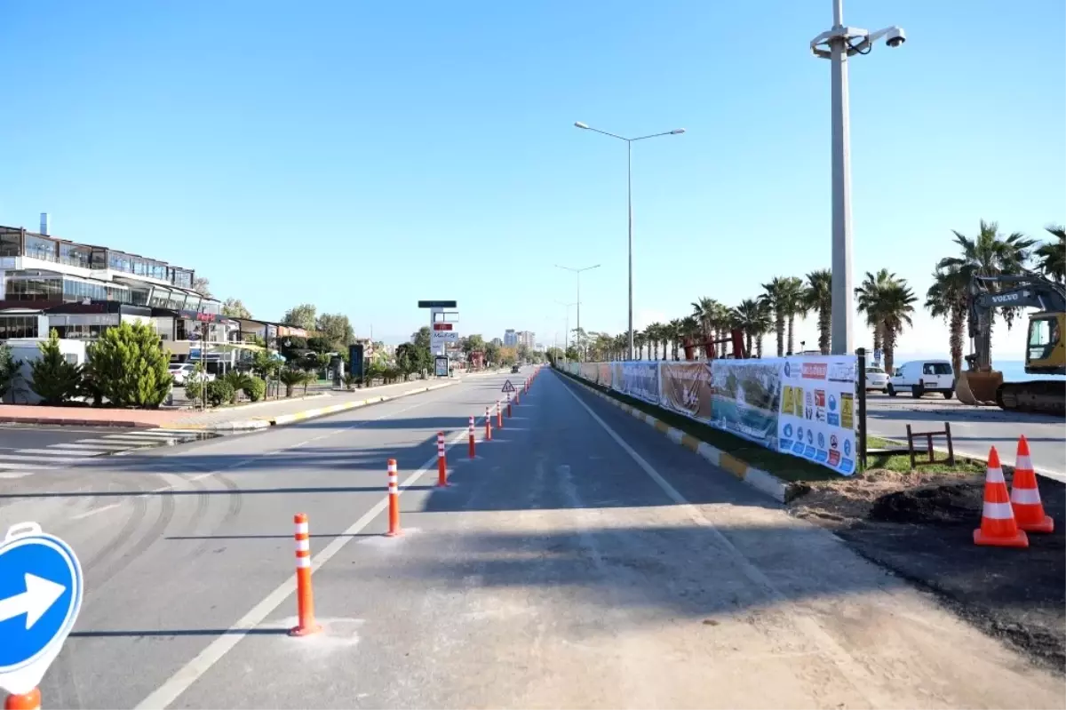 Konyaaltı Sahil Yolunun Güney Şeridi Trafiğe Kapatıldı