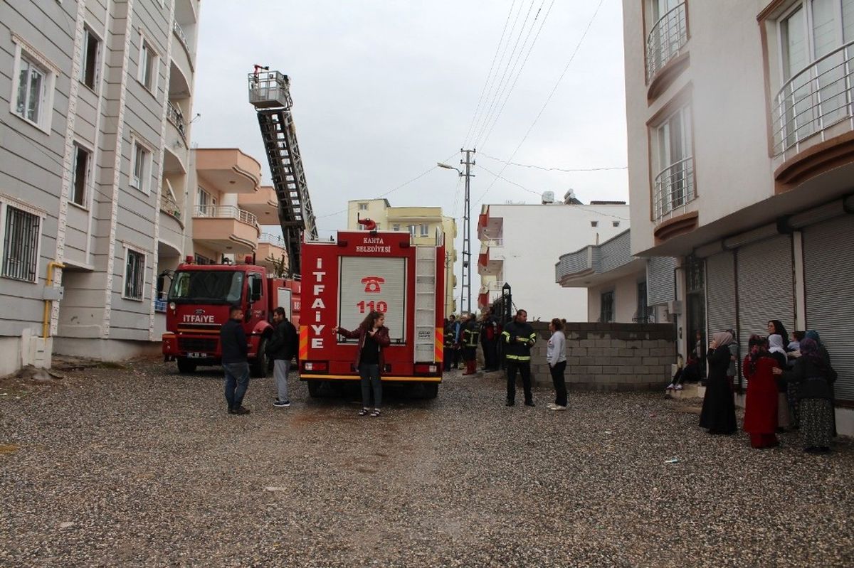 Merdivenlerde Ev Ekmeği Yaparken Tüp Alev Aldı