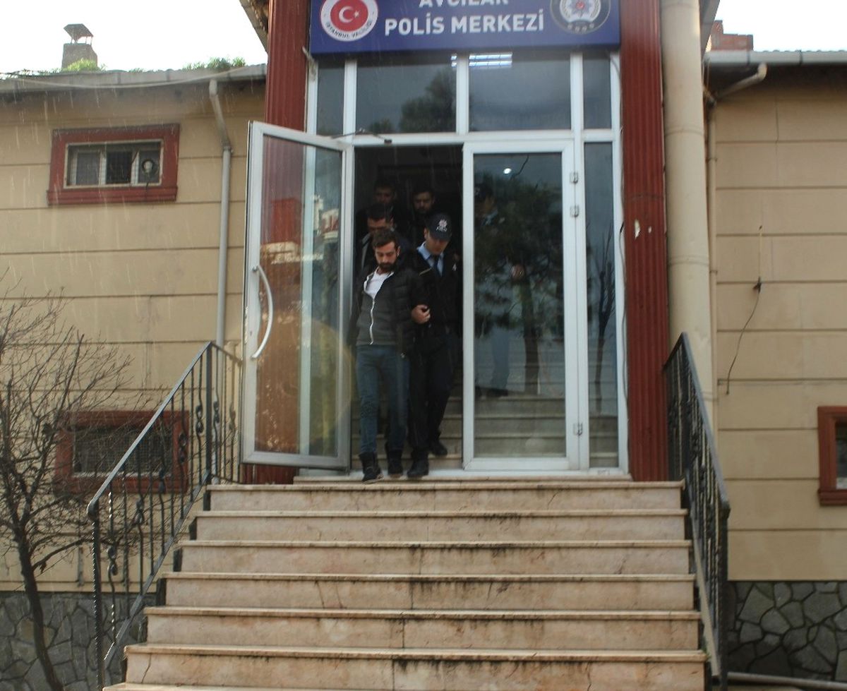 Avcılar E-5\'teki Silahla Yaralama Olayı Şüphelileri Adliyeye Sevk Edildi