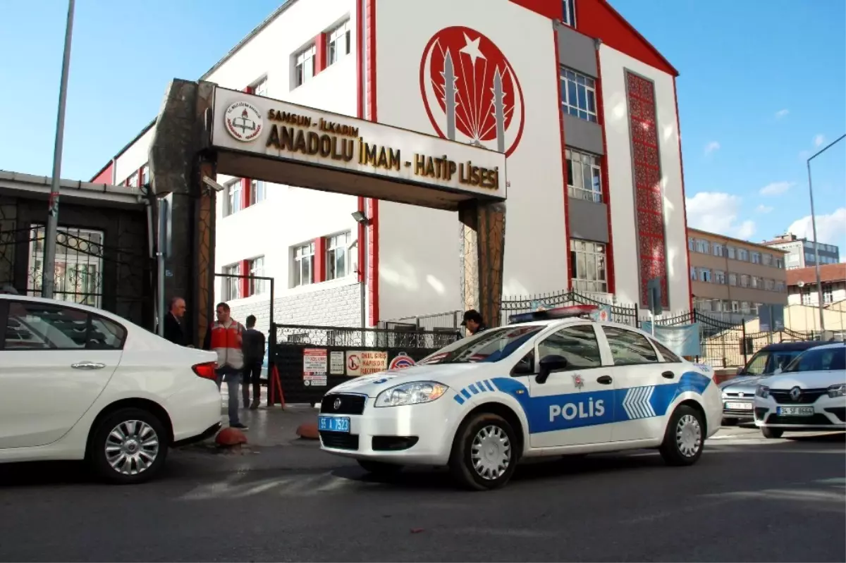 Samsun\'da Lisede Bıçaklı Kavga: 1 Yaralı