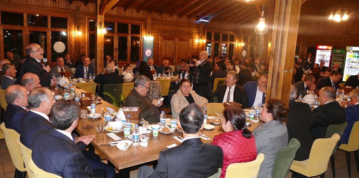 Trabzon Büyükşehir Belediyesi Meclis Üyeleri ve Tiski İdarecileri Yemekte Bir Araya Geldi