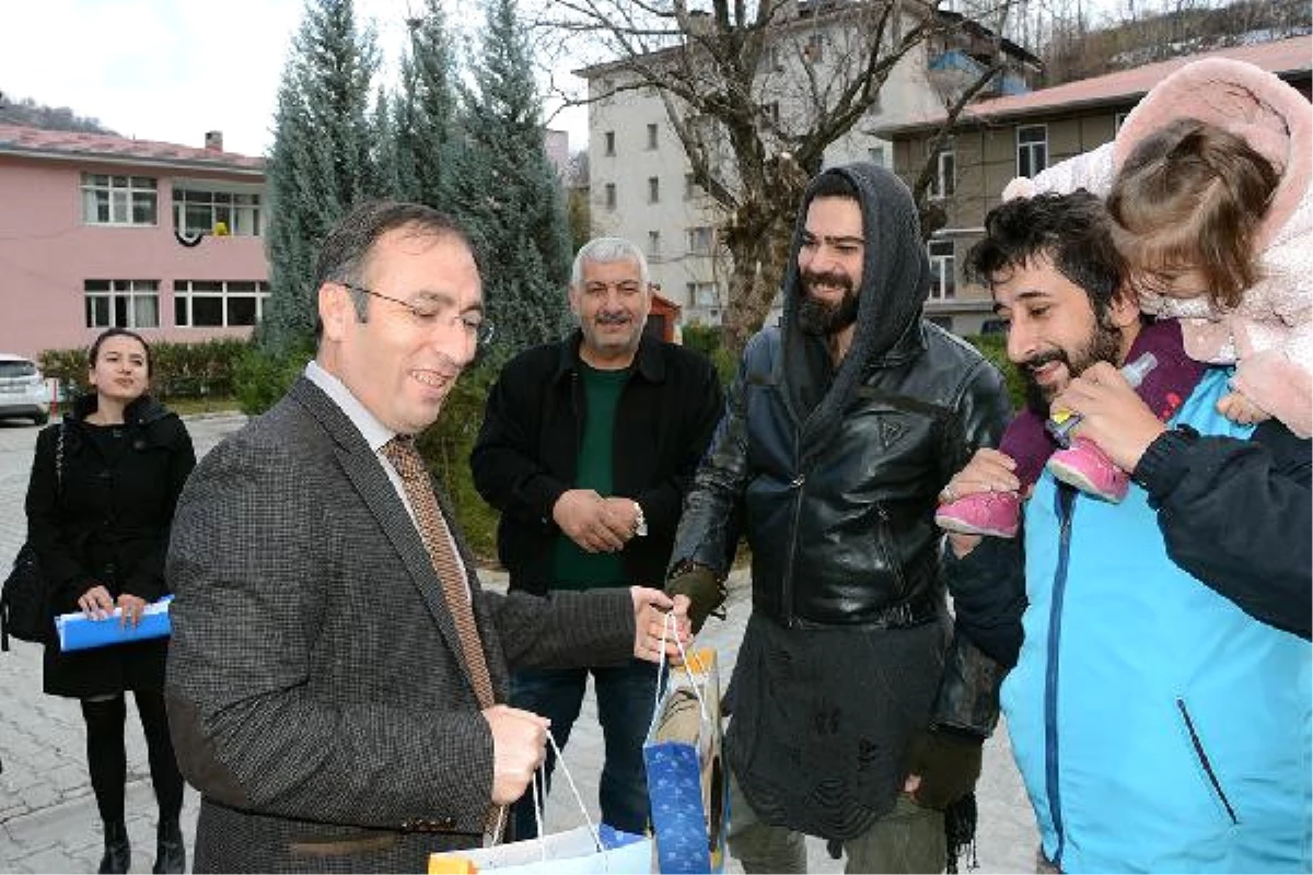 Umuda Koşanlar Derneği\'nden Çataklı Öğrencilere Yardım