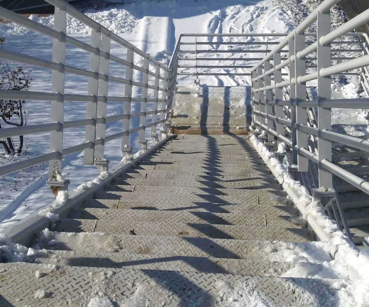 Üst Geçitlerde Kar Temizleme Çalışması