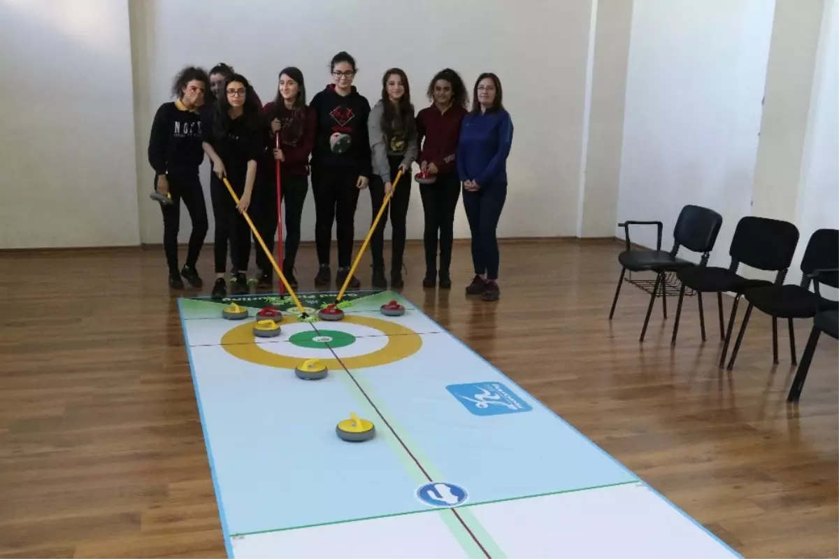 Adana\'daki Okullarda Curling Eğitim Seminerleri Başladı