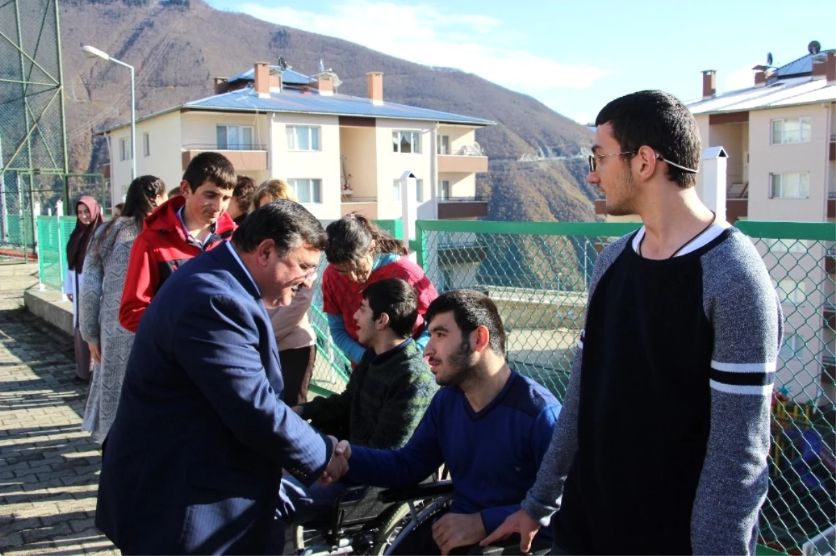Artvin Basketbol Takımı, Engelli Öğrencilerle Bir Araya Geldi
