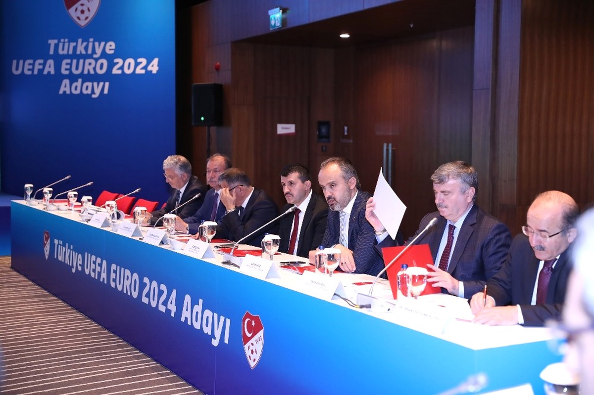 Başkan Gümrükçüoğlu: "Trabzon, Euro 2024 Avrupa Futbol Şampiyonası\'nın Öne Çıkan Şehri Olur"