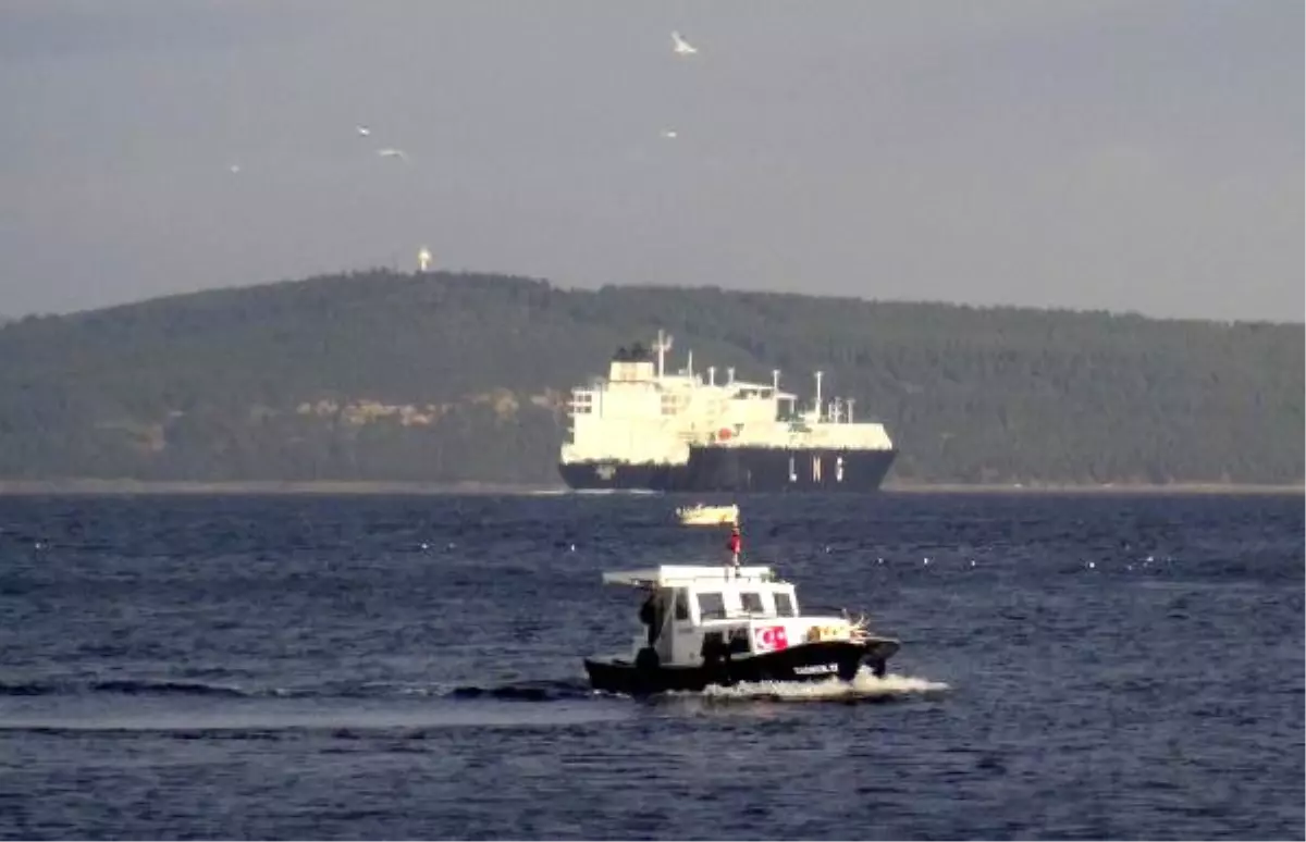 Çanakkale Boğazı\'ndan Doğal Gaz Tankeri Geçti