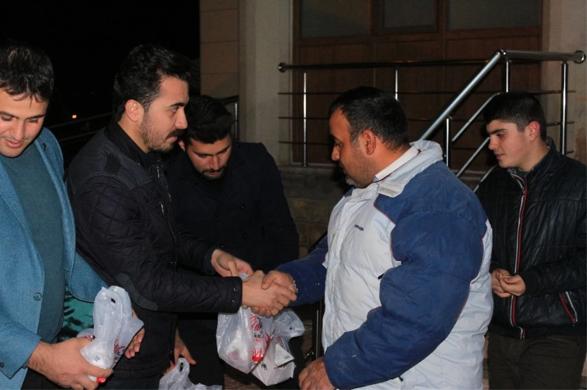 Erzincan AK Parti Gençlik Kolları\'ndan Ahıska Türklerine Kandil Simidi