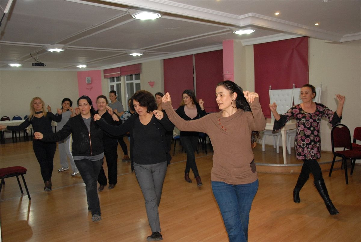 Gölcük\'te Halk Oyunları Kursu Açıldı