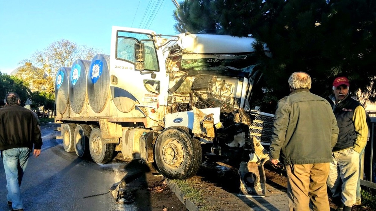 Gözünü Güneş Alan Tanker Sürücüsü Kaza Yaptı