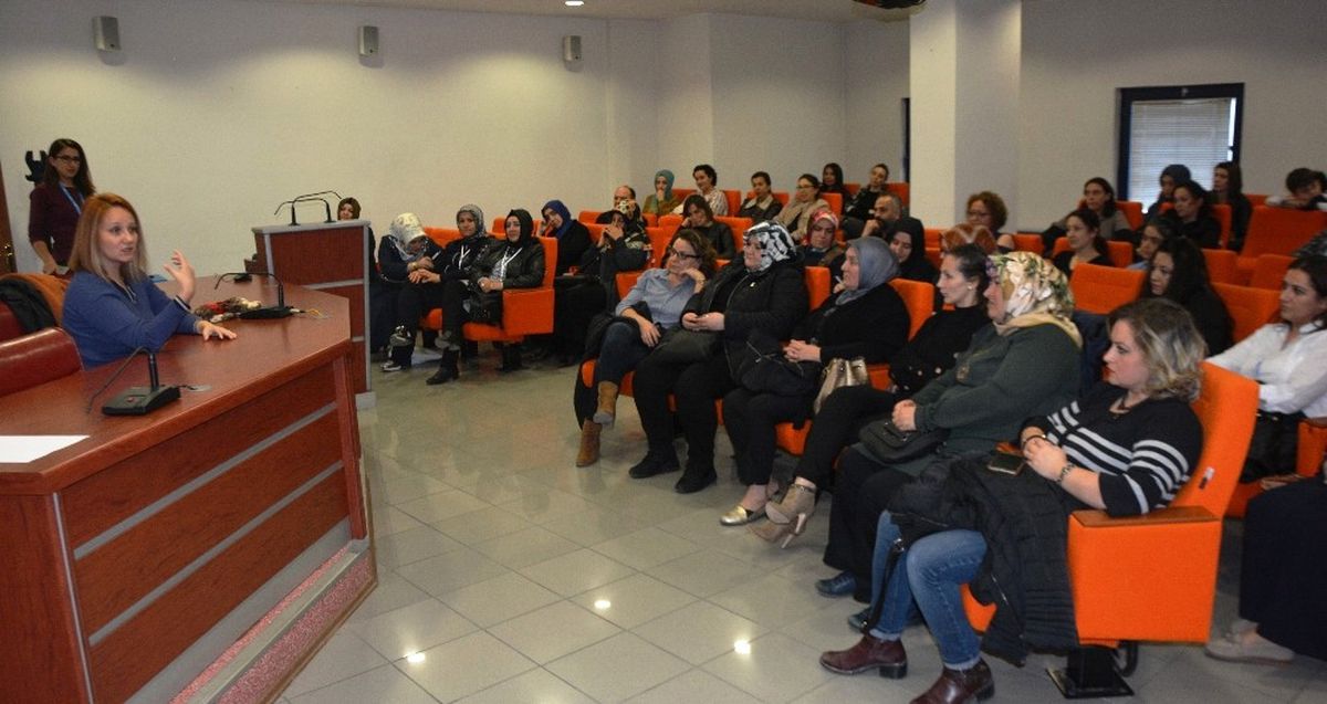 İzmit Belediyesi Okul Aile Birlikleri ile Toplantıda Bir Araya Geldi