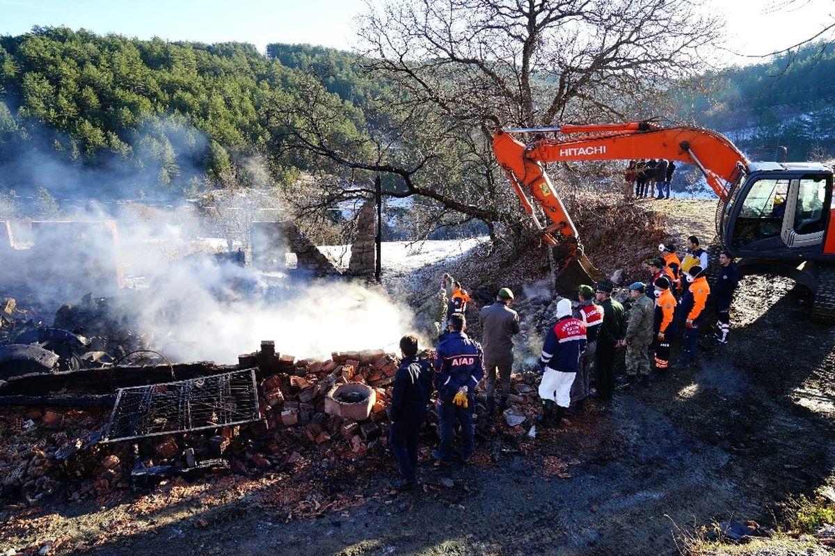 Kastamonu\'da Yangın: Kayıp 5 Kişinin Aranması Sürüyor