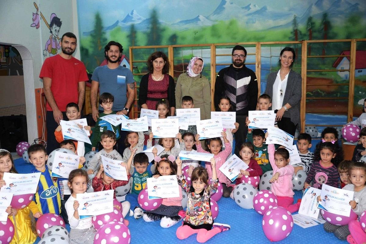 Minik Tenisçiler Sertifikalarına Kavuştu