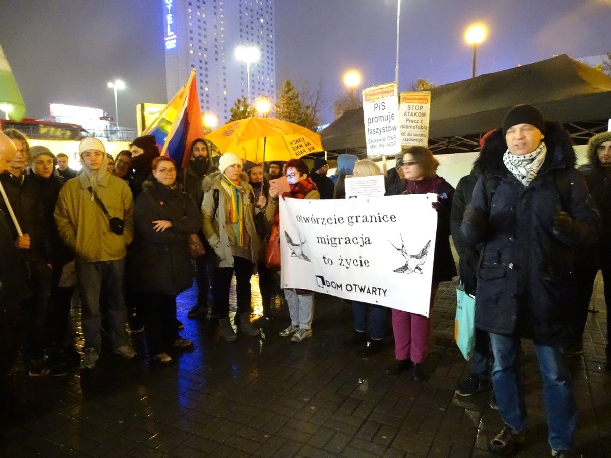 Polonya\'da Müslüman Kültür Merkezine Yapılan Saldırı Protesto Edildi