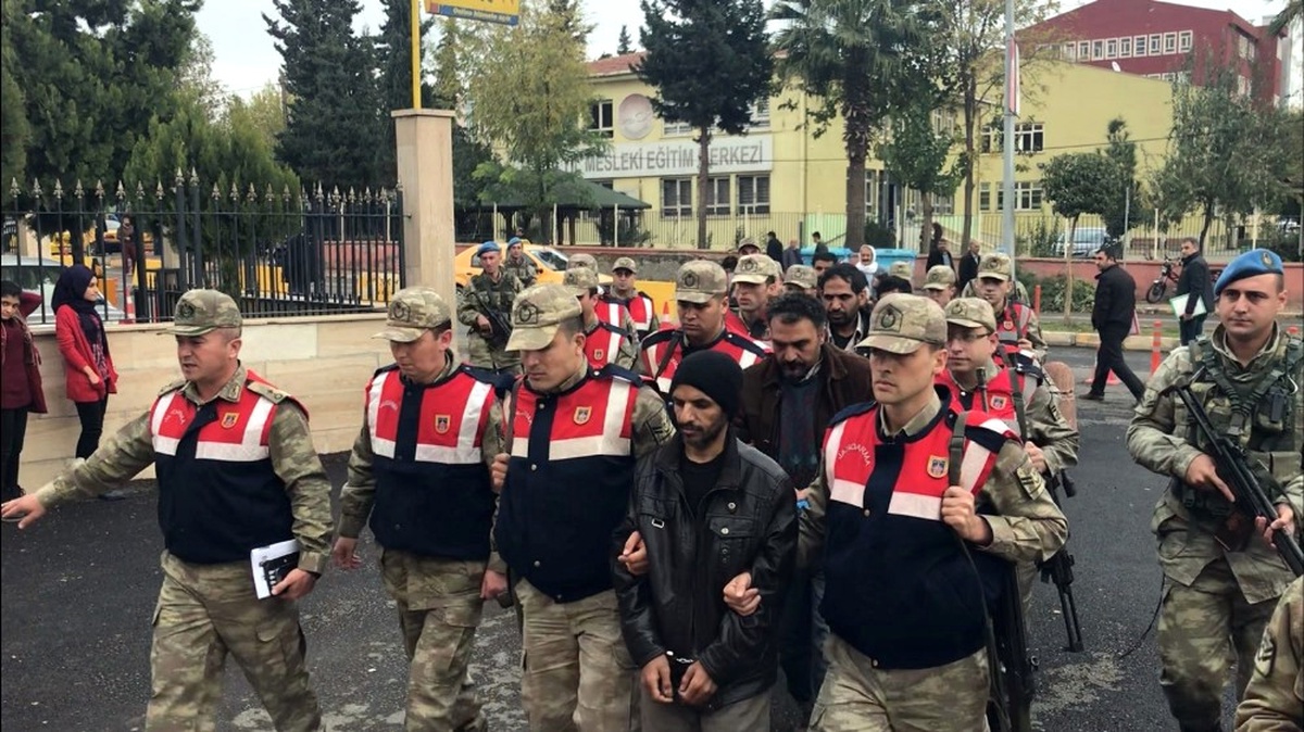 Şanlıurfa\'da Pkk/pyd ve Deaş Üyesi 12 Kişi Tutuklandı