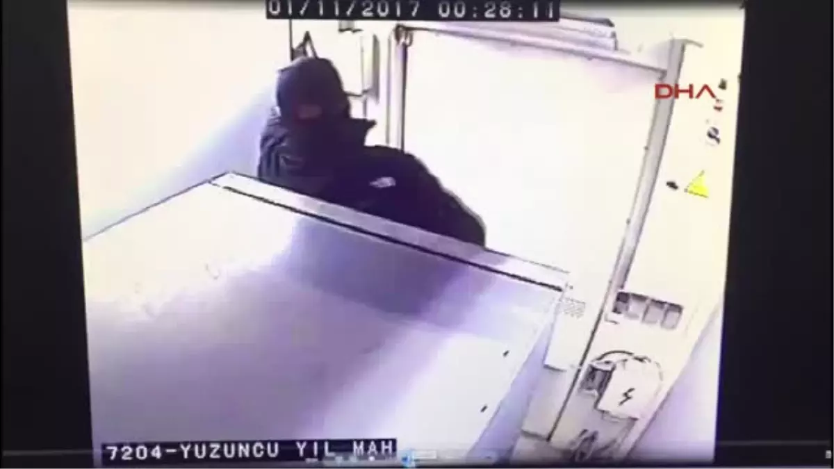 Tekirdağ Atm\'lerden 400 Bin Lira Çalan Moldovalı Hırsızlar, Polisin Operasyonuyla Yakalandı