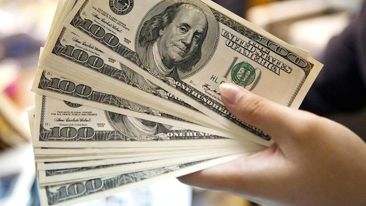 Dolar Sakin, Sterlin Rekor Seviyenin Hemen Altında