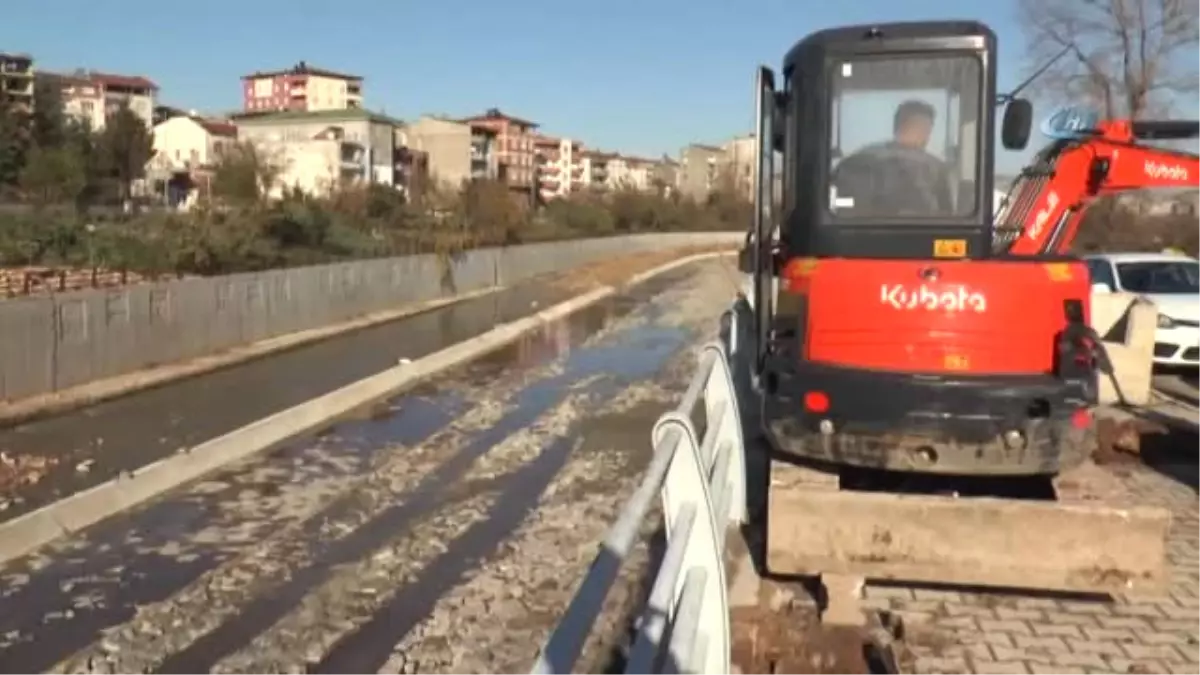 Ünye\'de Tabakhane Deresi Yolu Aydınlanıyor