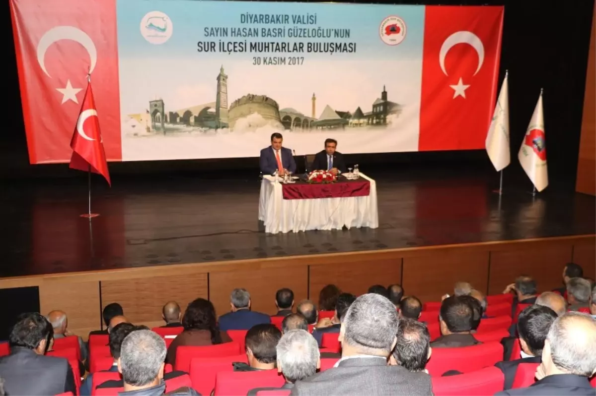 Vali Güzeloğlu Surlu Muhtarlarla Bir Araya Geldi