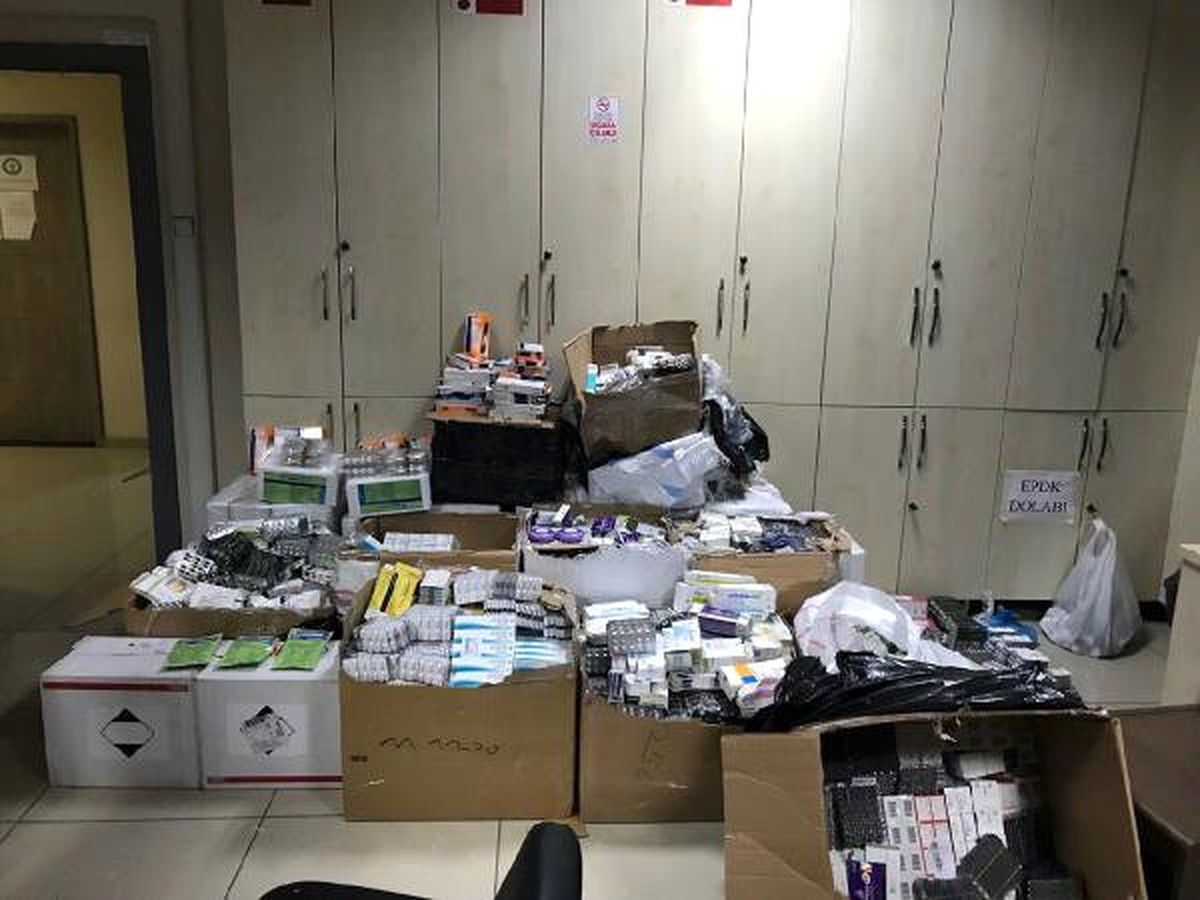 Van\'da Kaçak İlaçlar ve 50 Av Tüfeği Ele Geçirildi