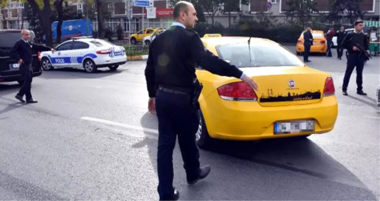 Vatan Caddesi\'nde Polis İki Şüpheliyi Arıyor, Taksiler Tek Tek İnceleniyor