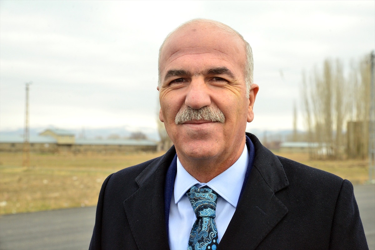 Ağrı\'da Köy Yollarına 800 Kilometre Asfalt Döküldü