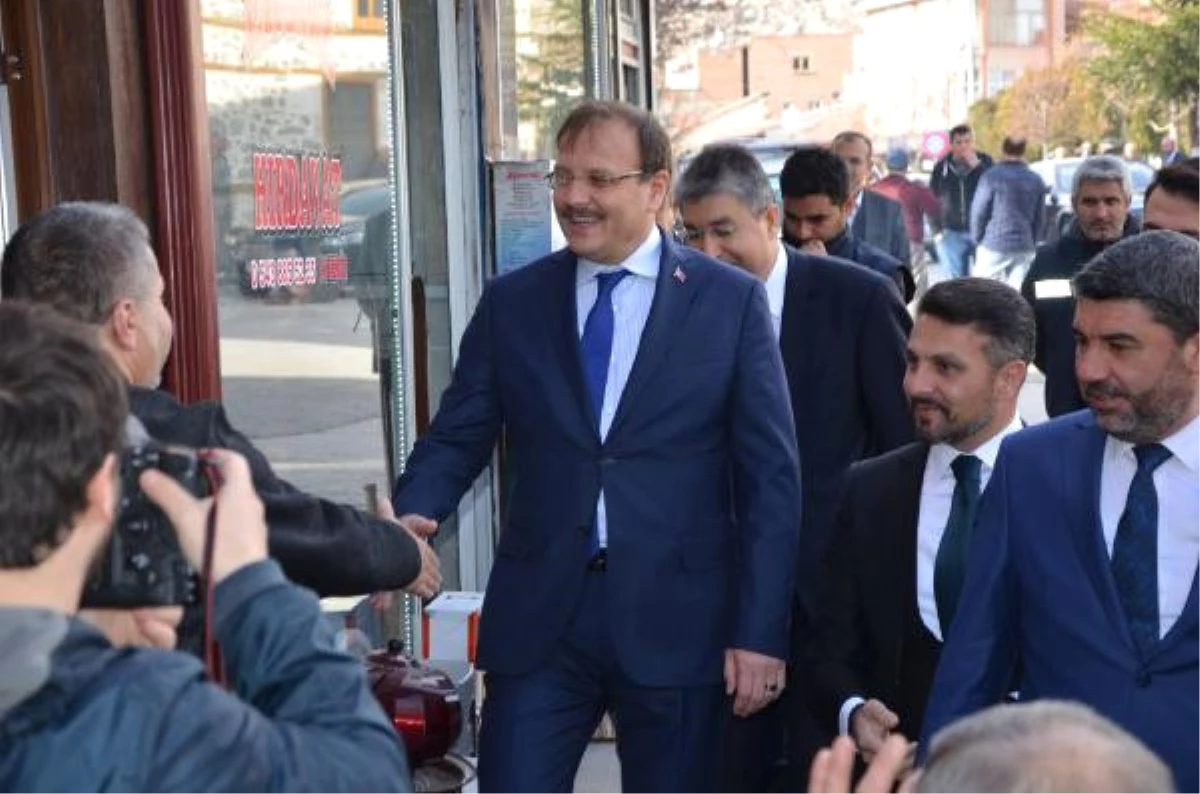 Başbakan Yardımcısı Çavuşoğlu Sivrihisar\'da Esnafı Ziyaret Etti