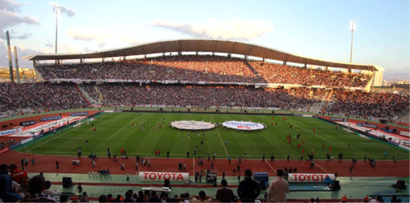 Beşiktaş-Galatasaray Derbisinde 76 Bin 127 Seyirci