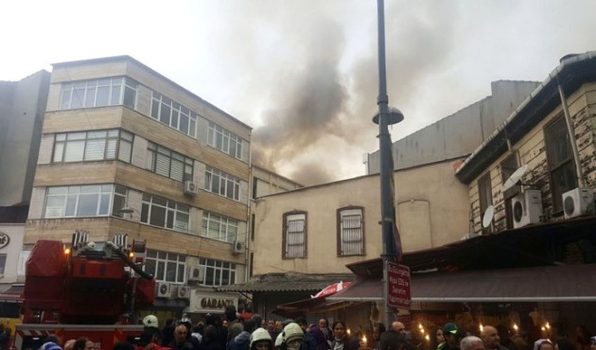 Beyoğlu\'nda Mobilya Atölyesinde Yangın