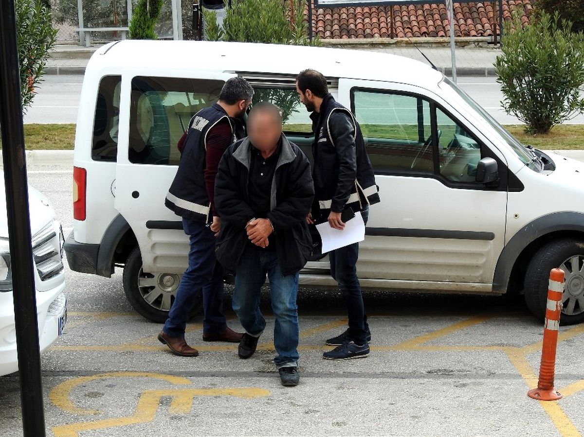 Çeşme\'de Yılbaşı Hazırlığındaki Kaçak İçki Üreticilerine Darbe