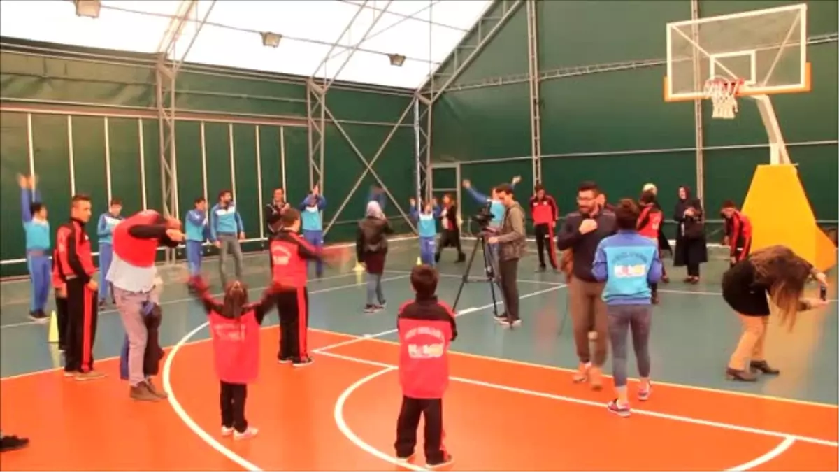 Engelli Sporcular Birbiriyle Yarıştı