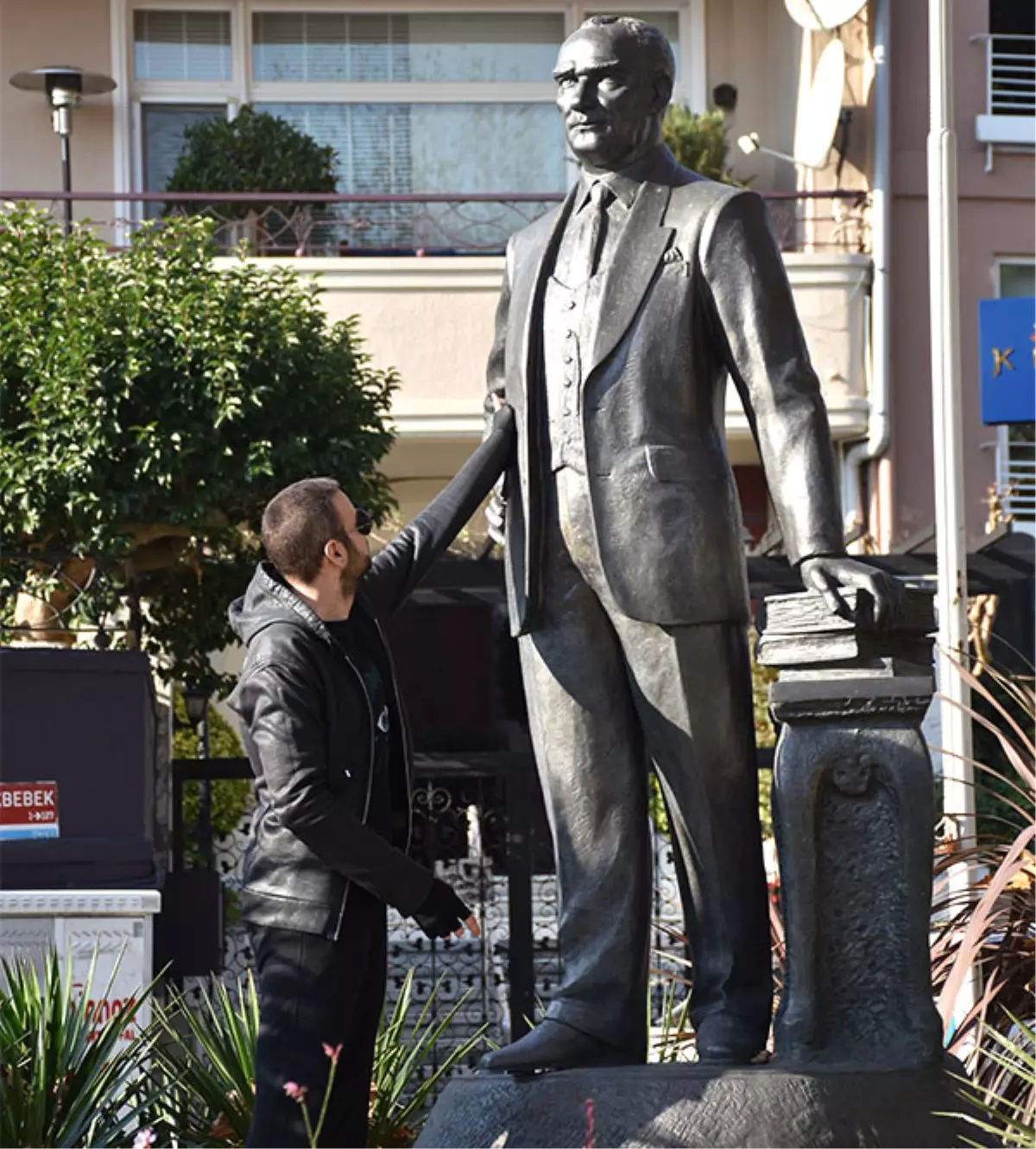 Faruk Sabancı\'nın Atatürk Hassasiyeti Takdir Topladı