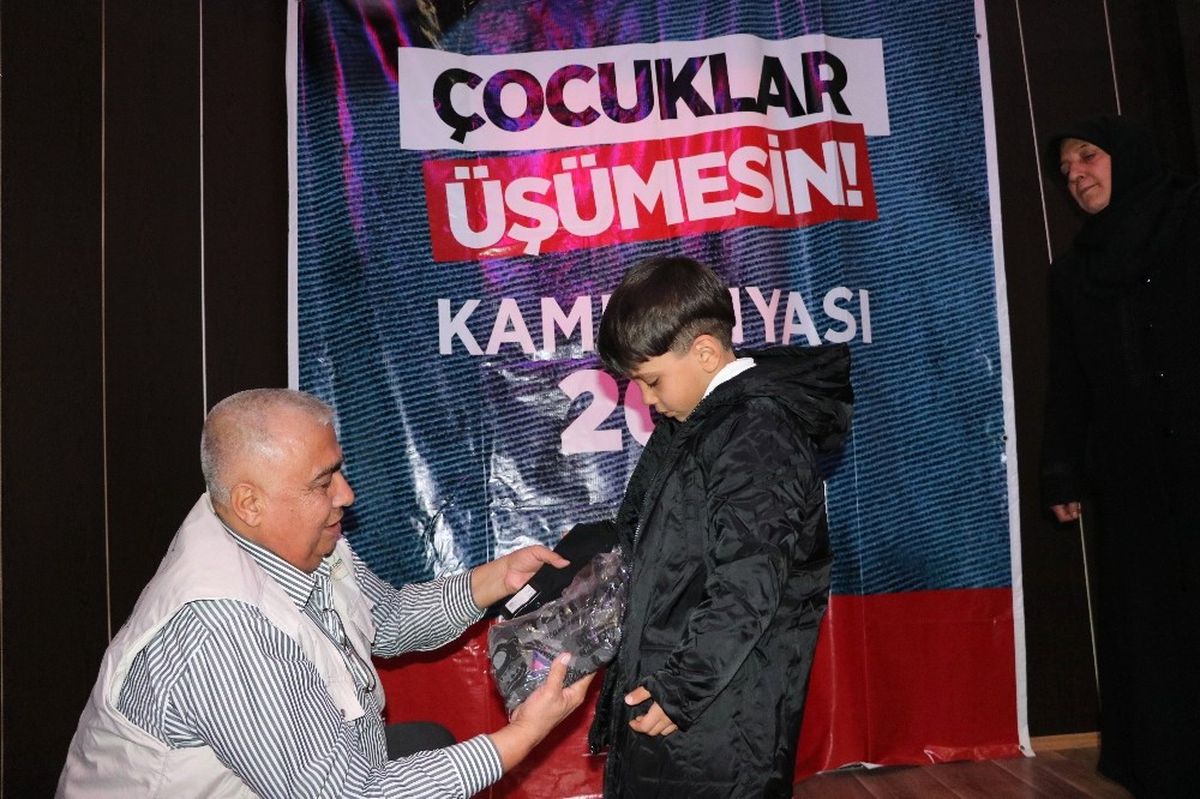 Gaziantep\'te 500 Yetim Çocuğa Giyim Yardımı