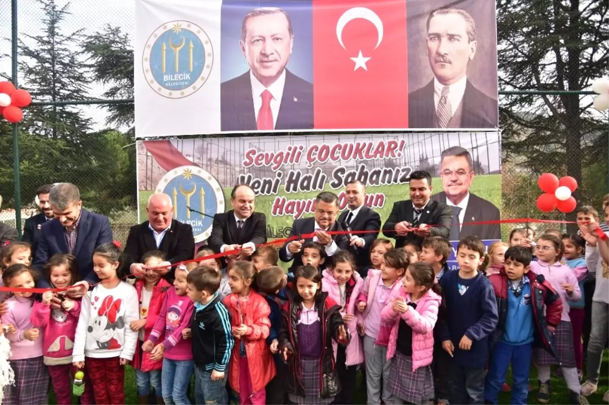 İstasyon Mahallesindeki Çocuklar Yeni Halı Sahalarına Kavuştu