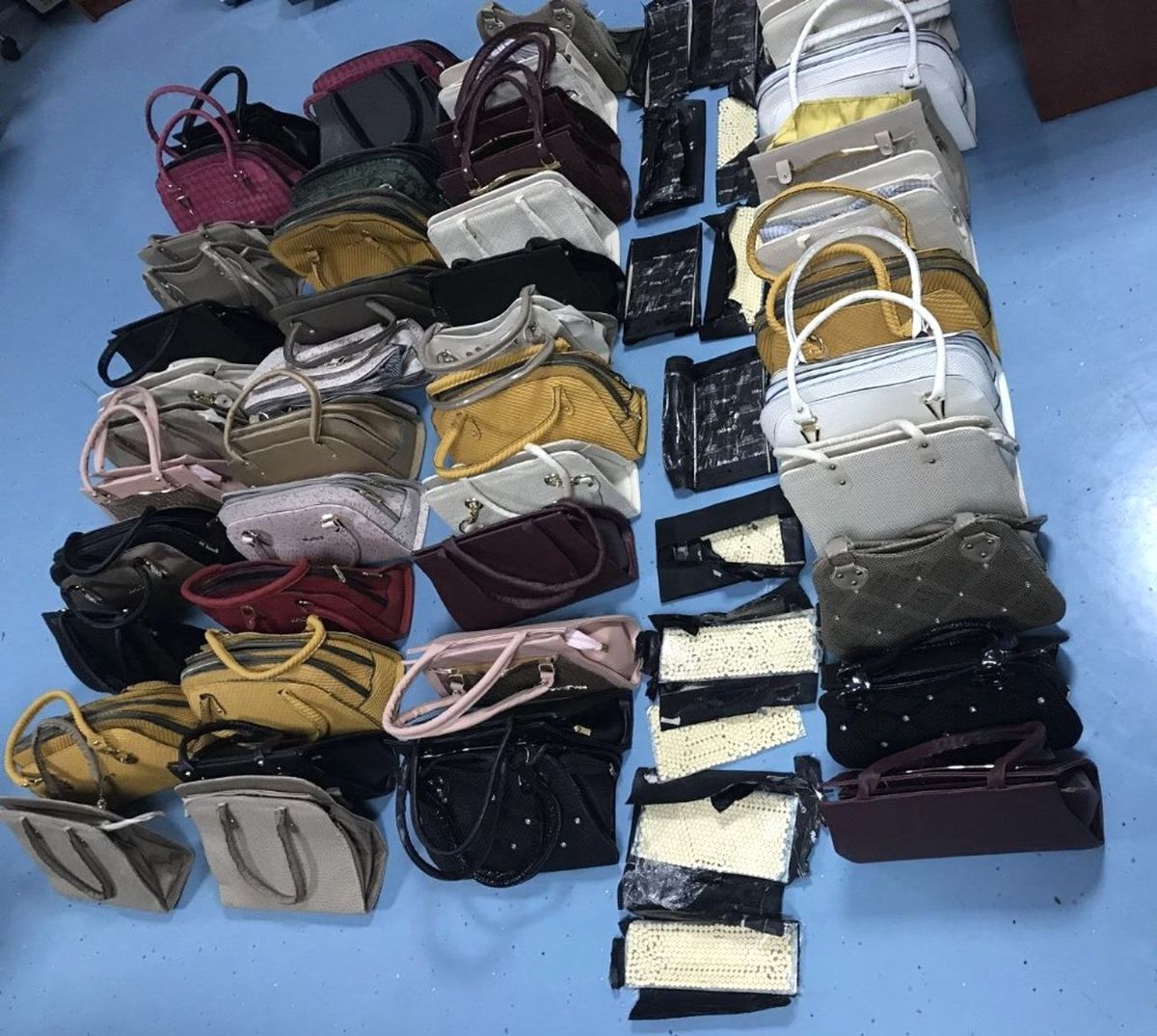 Kadın Çantasında Uyuşturucu Hap Sevkiyatı