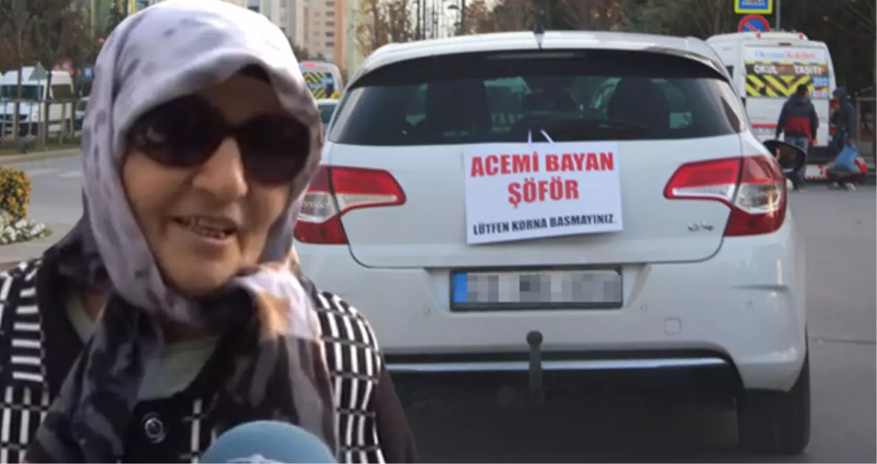 Kadın Sürücünün Aracında İlginç Yazı: Acemi Bayan Şoför, Lütfen Korna Basmayınız