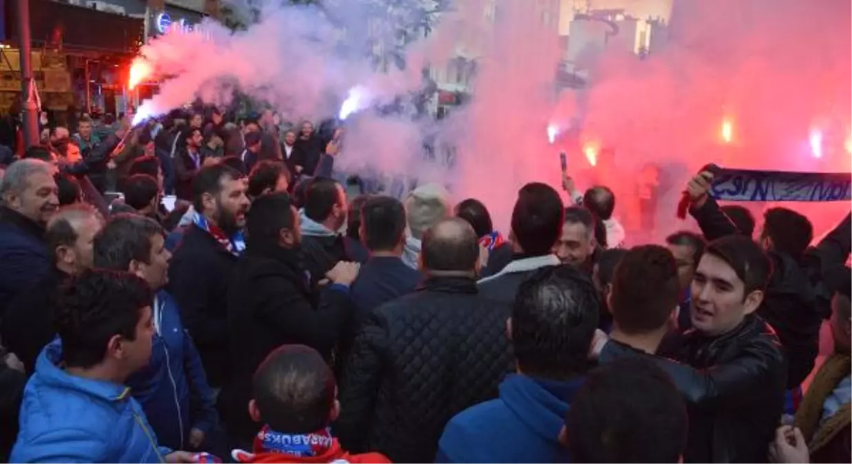 Kardemir Karabükspor\'da Taraftarlardan Protesto